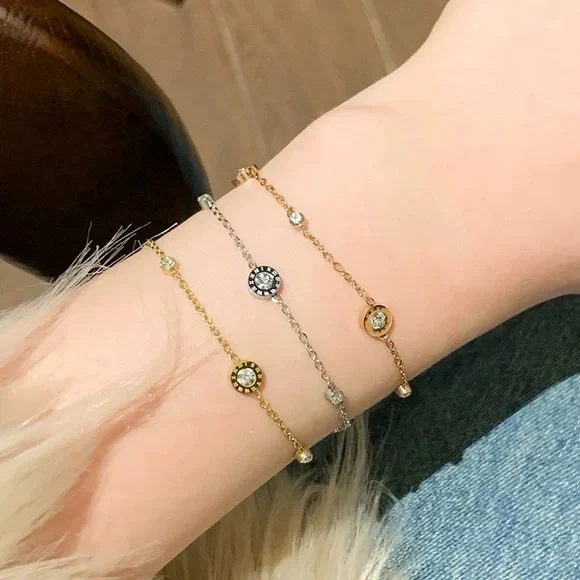 Stainless steel Roman number with stones bracelet (gold tone) - Picture 4 of 4